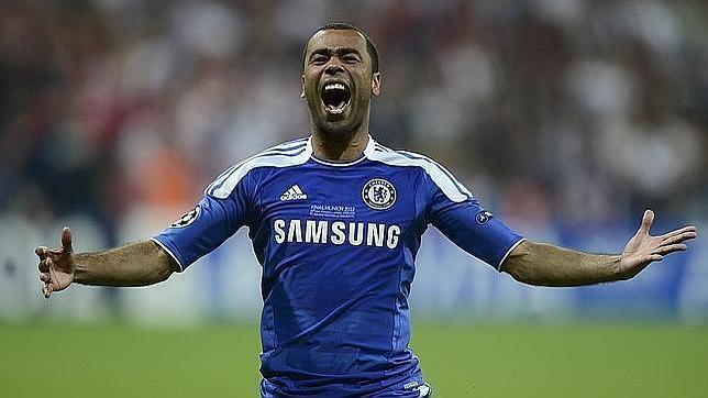 Ashley Cole, en la agenda blanca